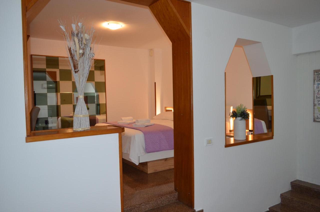 Apartments Medusa Rovinj Bagian luar foto